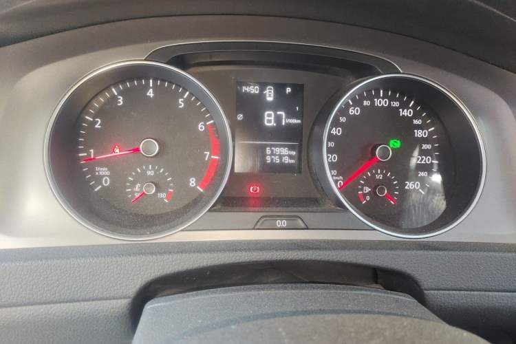 Used Volkswagen Golf 2016 1.6L Automatic Fashion Model Odometer Close Up
