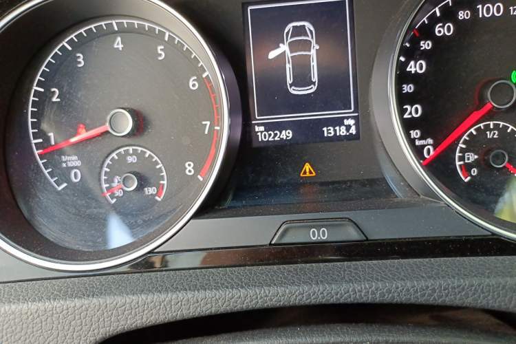 Used Volkswagen Golf 2016 1.4TSI Automatic R-Line Odometer Close Up
