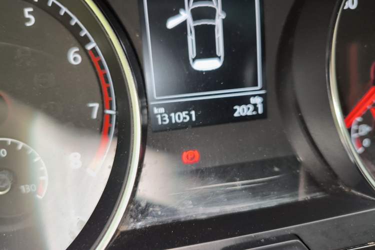 Used Volkswagen Golf 2016 1.6L Automatic Comfort Model Odometer Close Up