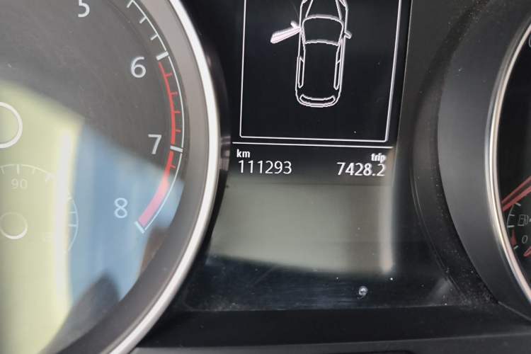Used Volkswagen Golf 2016 230TSI Automatic Comfort Version Odometer Close Up