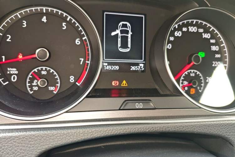 Used Volkswagen Golf 2016 230TSI Automatic Comfort Version Odometer Close Up