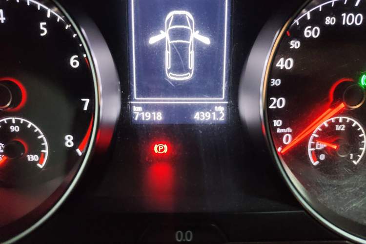 Used Volkswagen Golf 2016 1.6L Automatic Comfort Model Odometer Close Up