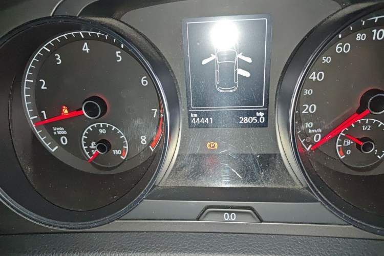 Used Volkswagen Golf 2016 1.6L Automatic Comfort Model Odometer Close Up