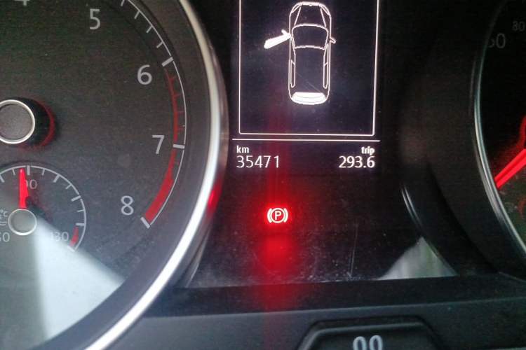 Used Volkswagen Golf 2016 230TSI Automatic Luxury Version Odometer Close Up