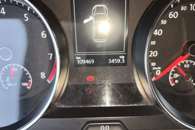 Used Volkswagen Golf 2016 230TSI Automatic Comfort Version Odometer Close Up