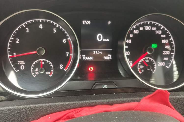 Used Volkswagen Golf 2016 1.4TSI Automatic R-Line Odometer Close Up