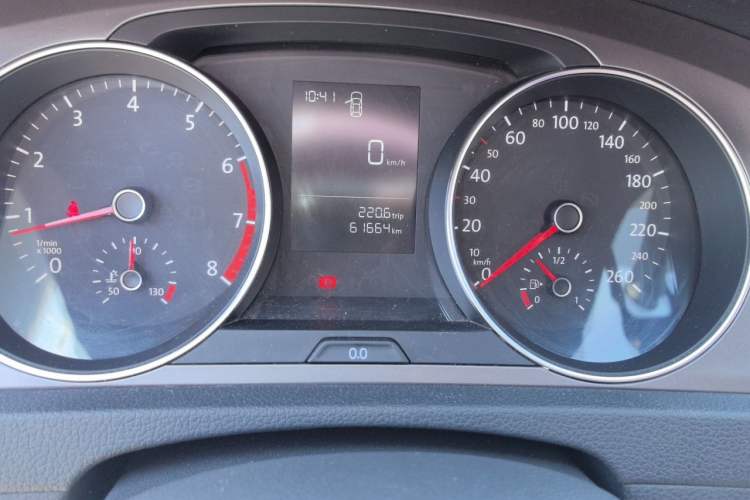 Used Volkswagen Golf 2016 1.6L Manual Fashion Edition Odometer Close Up