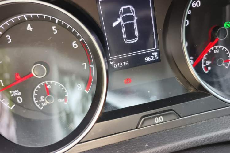 Used Volkswagen Golf 2016 1.6L Automatic Comfort Model Odometer Close Up