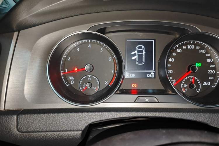 Used Volkswagen Golf 2016 1.6L Automatic Comfort Model Odometer Close Up