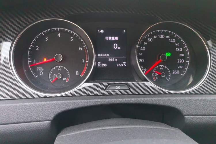 Used Volkswagen Golf 2016 1.6L Automatic Comfort Model Odometer Close Up