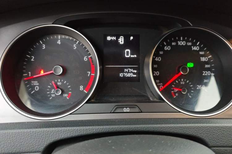 Used Volkswagen Golf 2016 1.6L Automatic Fashion Model Odometer Close Up