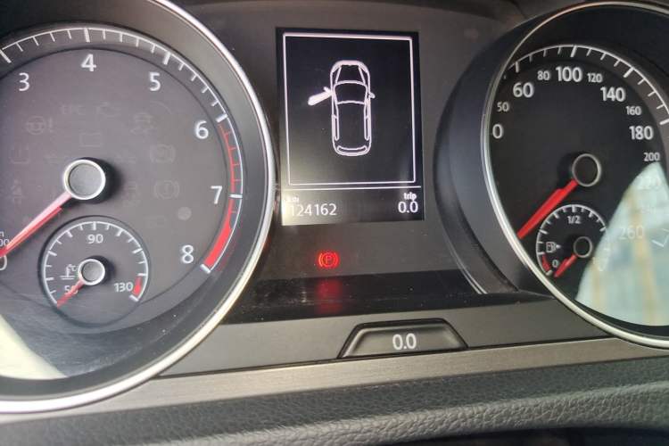 Used Volkswagen Golf 2016 230TSI Automatic Comfort Version Odometer Close Up