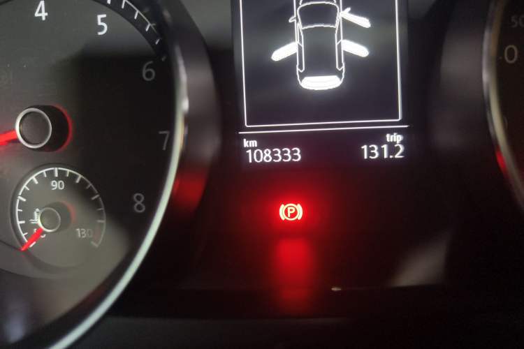 Used Volkswagen Golf 2016 1.6L Automatic Comfort Model Odometer Close Up