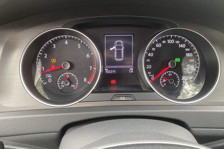 Used Volkswagen Golf 2016 1.6L Automatic Comfort Model Odometer Close Up
