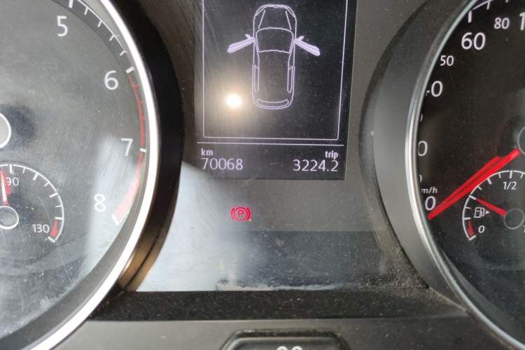 Used Volkswagen Golf 2016 230TSI Automatic Comfort Version Odometer Close Up