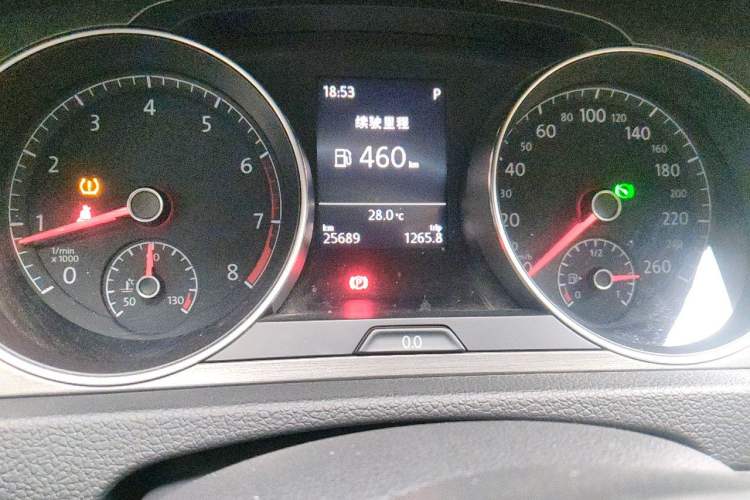 Used Volkswagen Golf 2016 1.6L Automatic Comfort Model Odometer Close Up