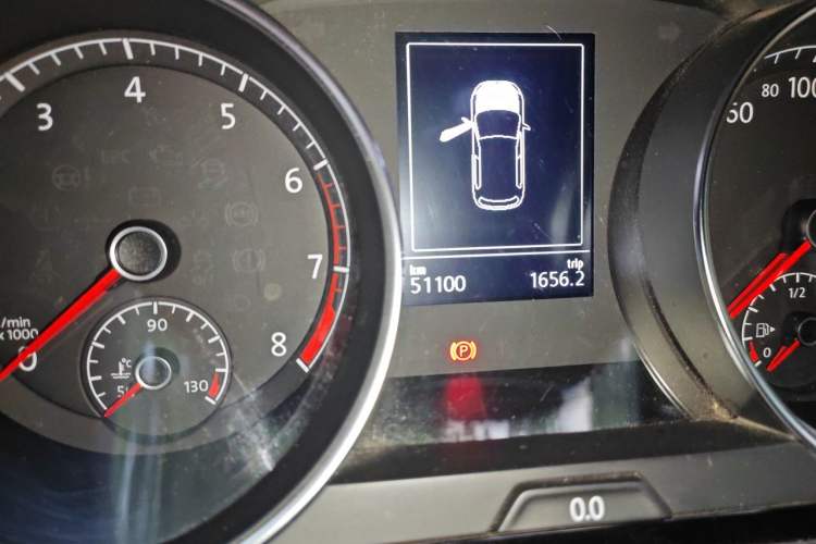 Used Volkswagen Golf 2016 1.4TSI Automatic R-Line Odometer Close Up