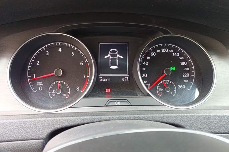 Used Volkswagen Golf 2016 230TSI Automatic Comfort Version Odometer Close Up