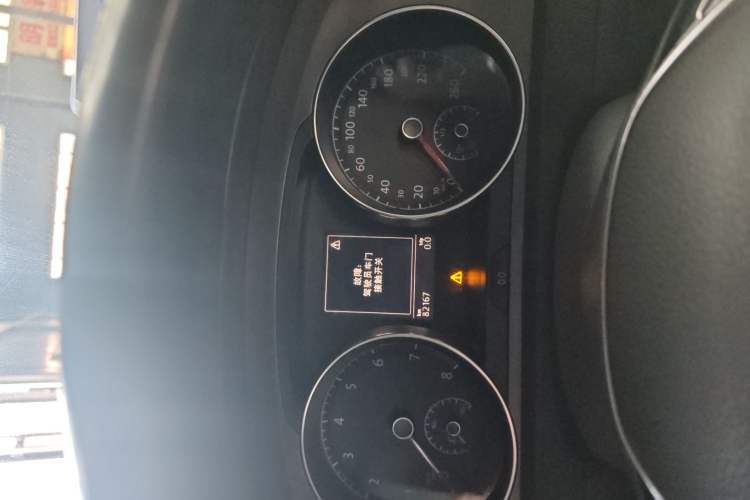 Used Volkswagen Golf 2016 230TSI Automatic Comfort Version Odometer Close Up
