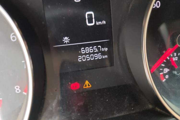 Used Volkswagen Golf 2016 1.6L Manual Fashion Edition Odometer Close Up