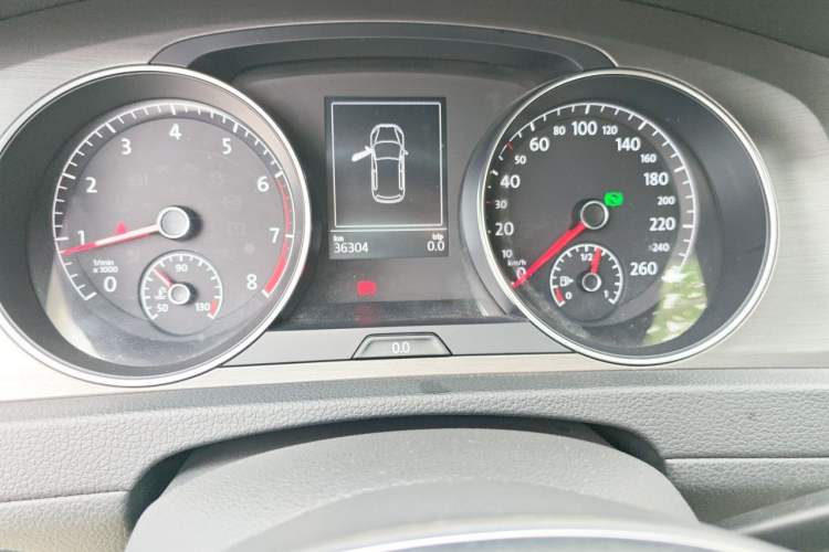 Used Volkswagen Golf 2016 1.6L Automatic Comfort Model Odometer Close Up