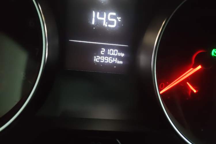 Used Volkswagen Golf 2016 1.6L Automatic Fashion Model Odometer Close Up