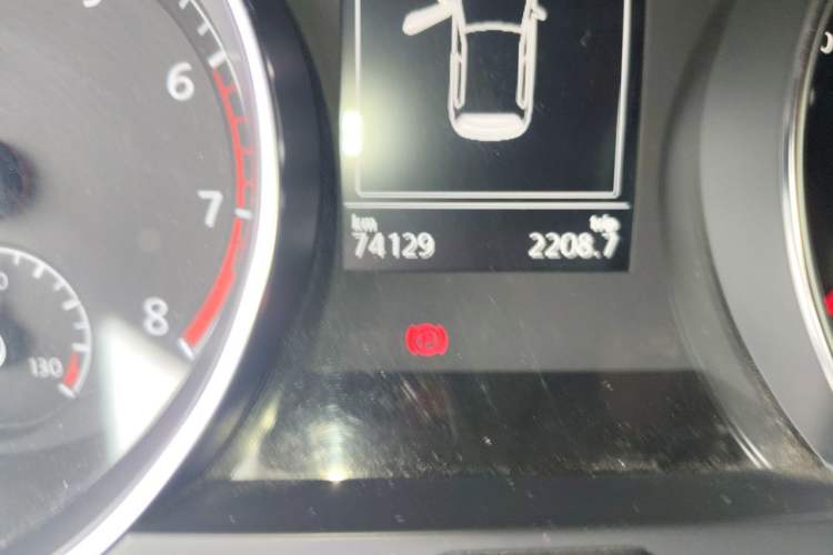 Used Volkswagen Golf 2016 230TSI Manual Comfort Version Odometer Close Up