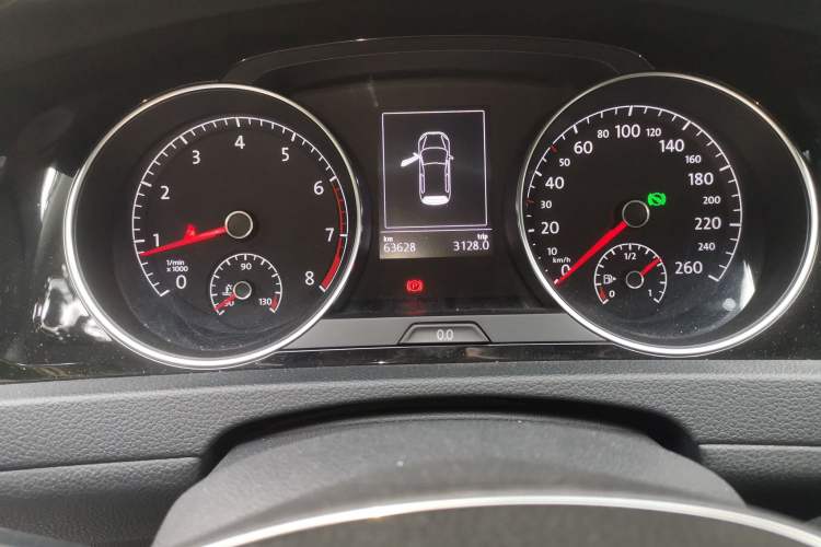 Used Volkswagen Golf 2016 1.4 TSI 25th Anniversary Edition Odometer Close Up