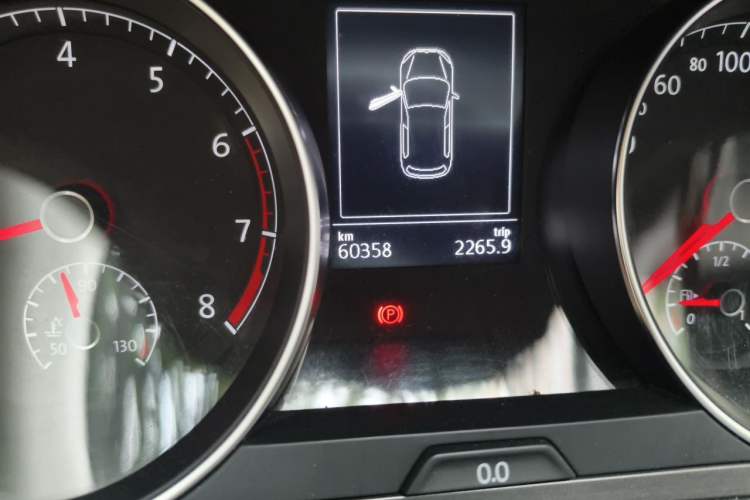 Used Volkswagen Golf 2016 1.6L Automatic Comfort Model Odometer Close Up