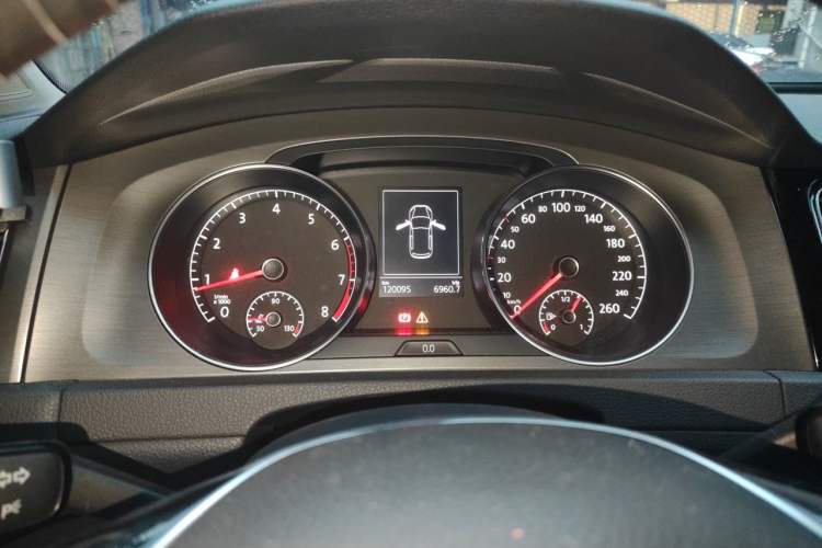 Used Volkswagen Golf 2016 230TSI Automatic Luxury Version Odometer Close Up
