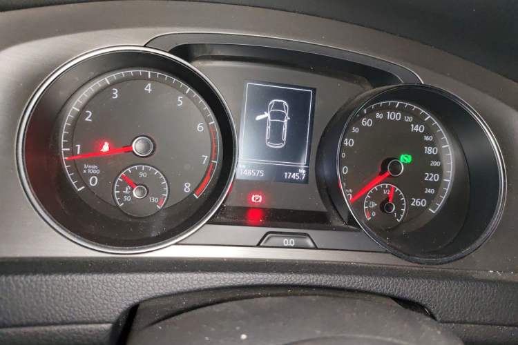 Used Volkswagen Golf 2016 230TSI Automatic Luxury Version Odometer Close Up