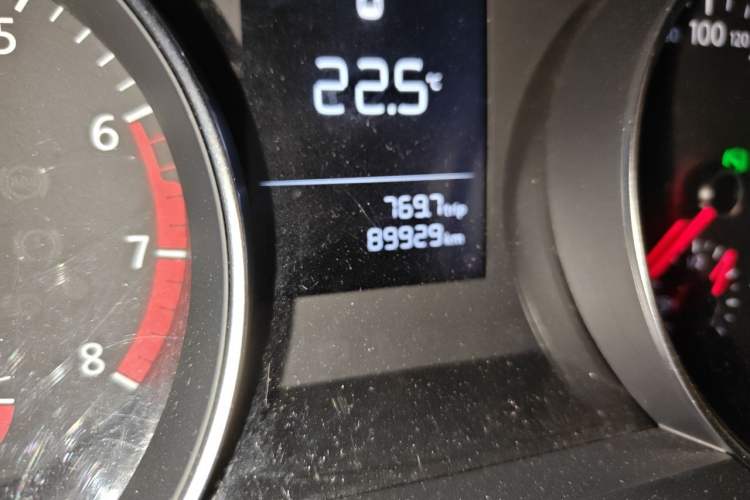 Used Volkswagen Golf 2016 1.6L Automatic Fashion Model Odometer Close Up
