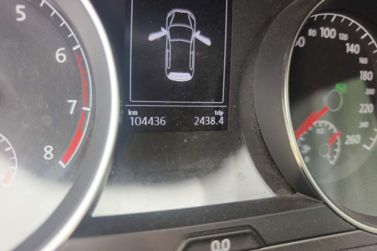 Used Volkswagen Golf 2016 1.6L Automatic Comfort Model Odometer Close Up