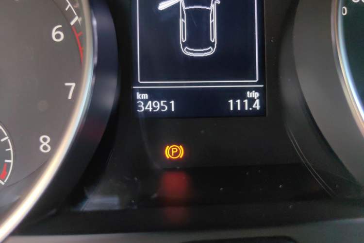 Used Volkswagen Golf 2016 1.4TSI Automatic R-Line Odometer Close Up