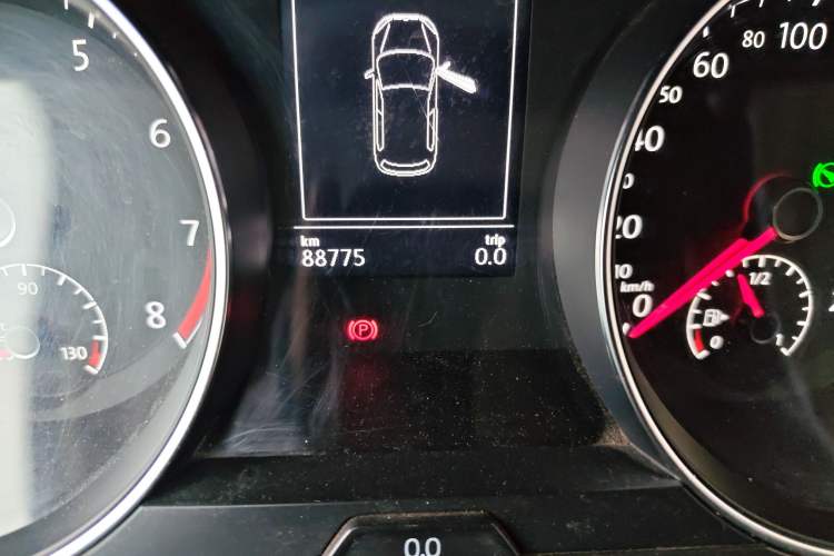 Used Volkswagen Golf 2016 1.6L Automatic Comfort Model Odometer Close Up