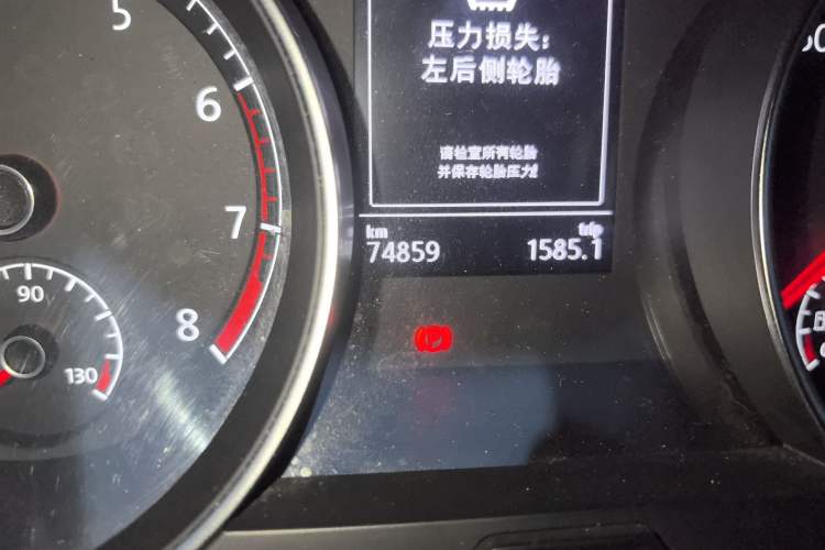 Used Volkswagen Golf 2016 230TSI Automatic Luxury Version Odometer Close Up