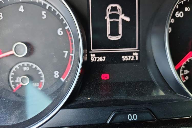 Used Volkswagen Golf 2016 1.4TSI Automatic R-Line Odometer Close Up