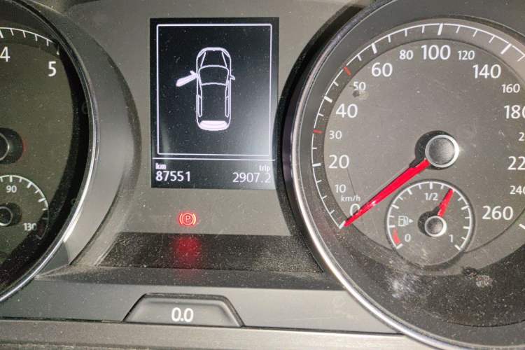 Used Volkswagen Golf 2016 230TSI Automatic Comfort Version Odometer Close Up