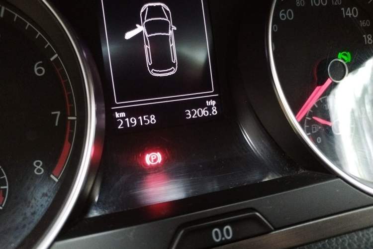 Used Volkswagen Golf 2016 230TSI Automatic Luxury Version Odometer Close Up