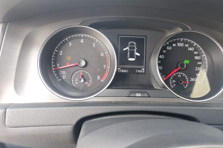 Used Volkswagen Golf 2016 230TSI Automatic Comfort Version Odometer Close Up