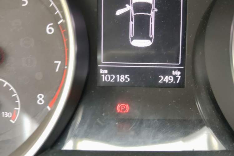Used Volkswagen Golf 2016 1.4TSI Automatic R-Line Odometer Close Up