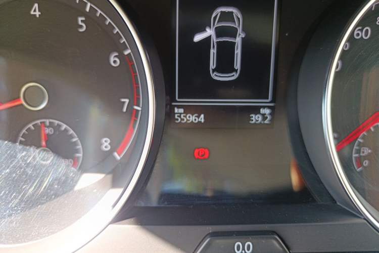 Used Volkswagen Golf 2016 230TSI Automatic Comfort Version Odometer Close Up