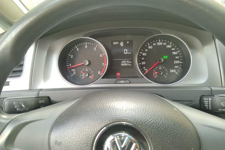 Used Volkswagen Golf 2016 1.6L Automatic Fashion Model Odometer Close Up