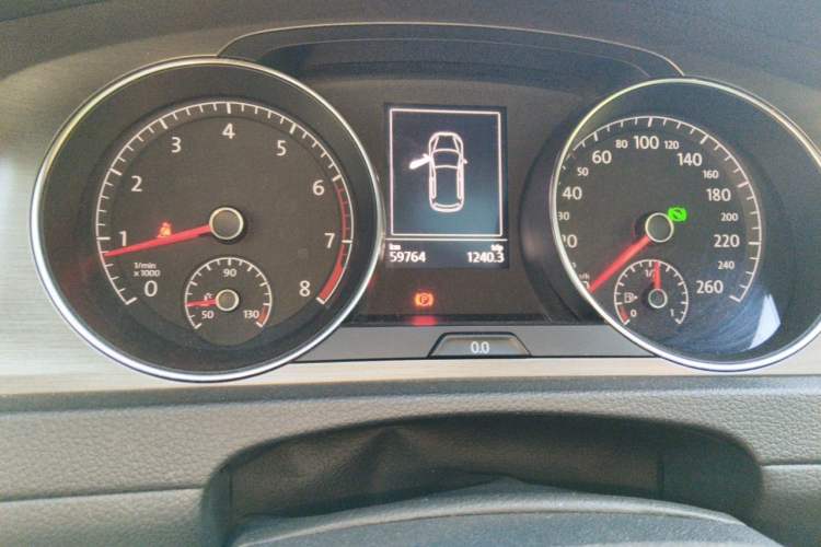 Used Volkswagen Golf 2016 230TSI Automatic Comfort Version Odometer Close Up