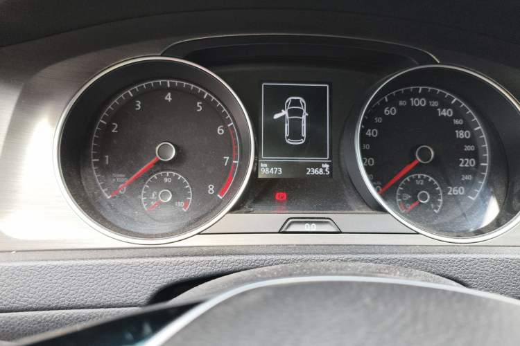 Used Volkswagen Golf 2016 1.6L Automatic Comfort Model Odometer Close Up