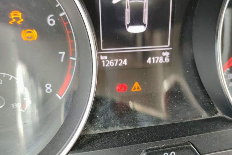 Used Volkswagen Golf 2016 230TSI Automatic Comfort Version Odometer Close Up