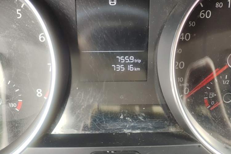 Used Volkswagen Golf 2016 1.6L Automatic Fashion Model Odometer Close Up