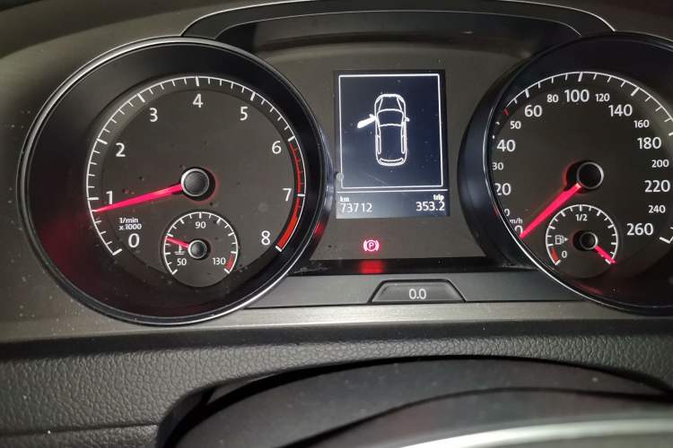 Used Volkswagen Golf 2016 230TSI Automatic Comfort Version Odometer Close Up