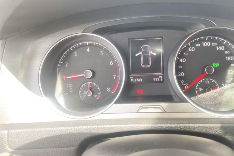 Used Volkswagen Golf 2016 1.6L Automatic Comfort Model Odometer Close Up