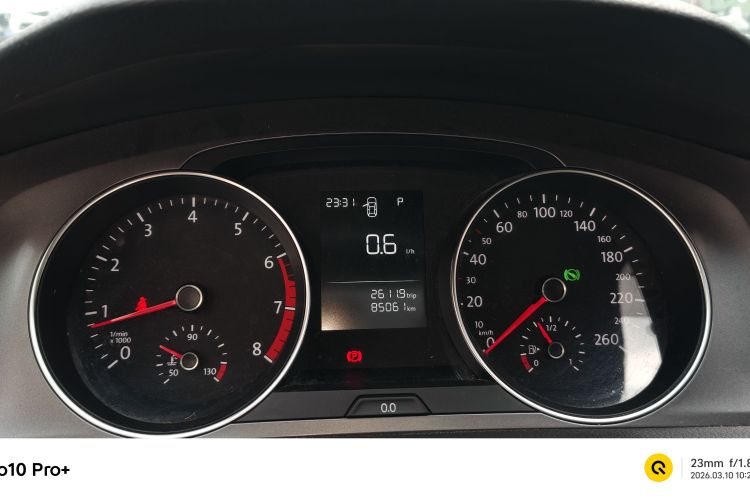 Used Volkswagen Golf 2016 1.6L Automatic Fashion Model Odometer Close Up